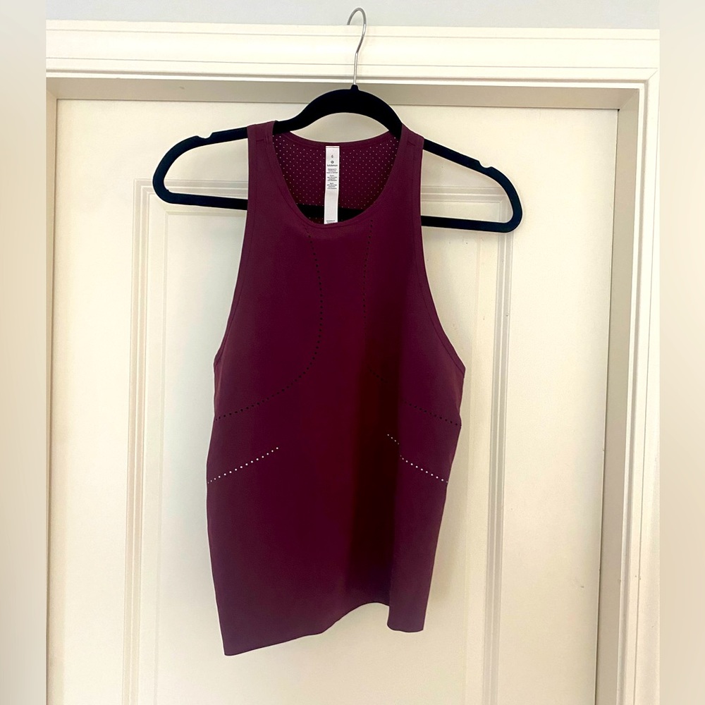NWOT Lululemon Work out Top Size 6